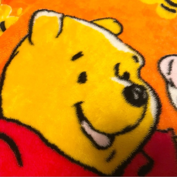 Winnie the Pooh and Tigger Blanket 58” x 43” - Picture 6 of 16